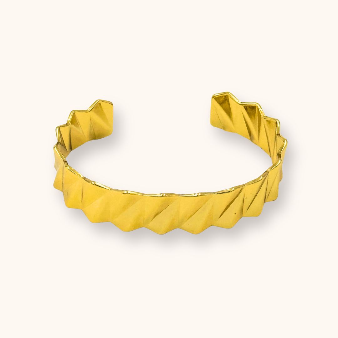 18KT Gold Plated Zig-Zag Cuff Bracelet - Atulya Jewellers