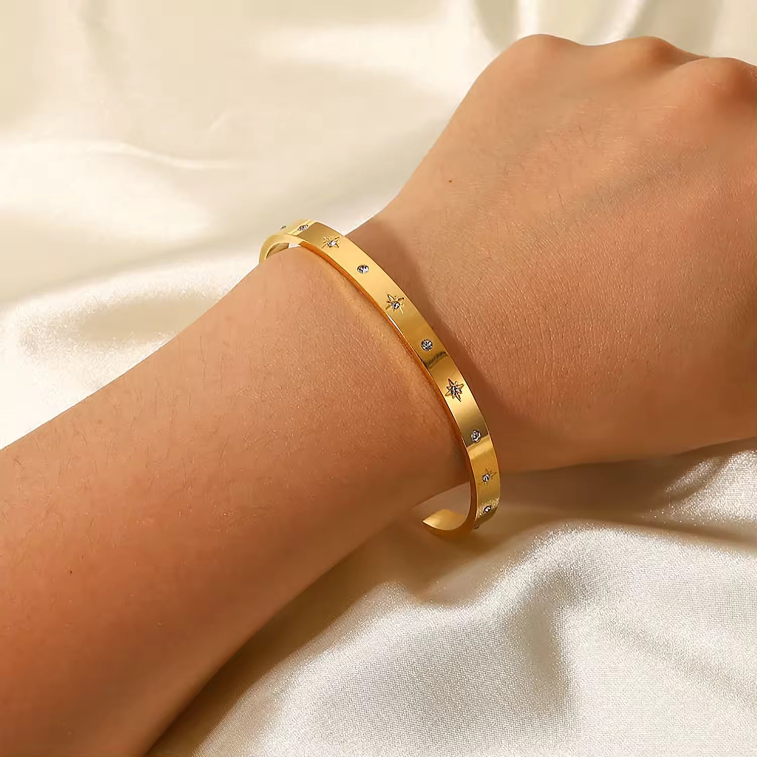 18KT Gold Plated Zoya Cuff Bracelet - Atulya Jewellers