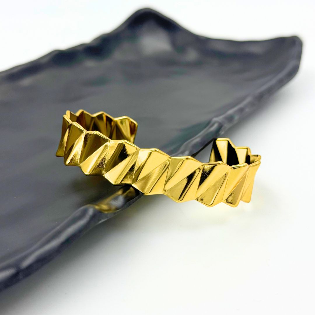 18KT Gold Plated Zig-Zag Cuff Bracelet