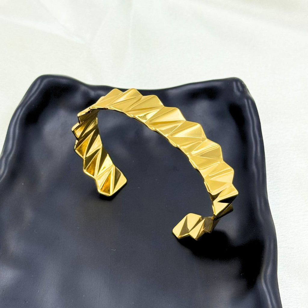 18KT Gold Plated Zig-Zag Cuff Bracelet