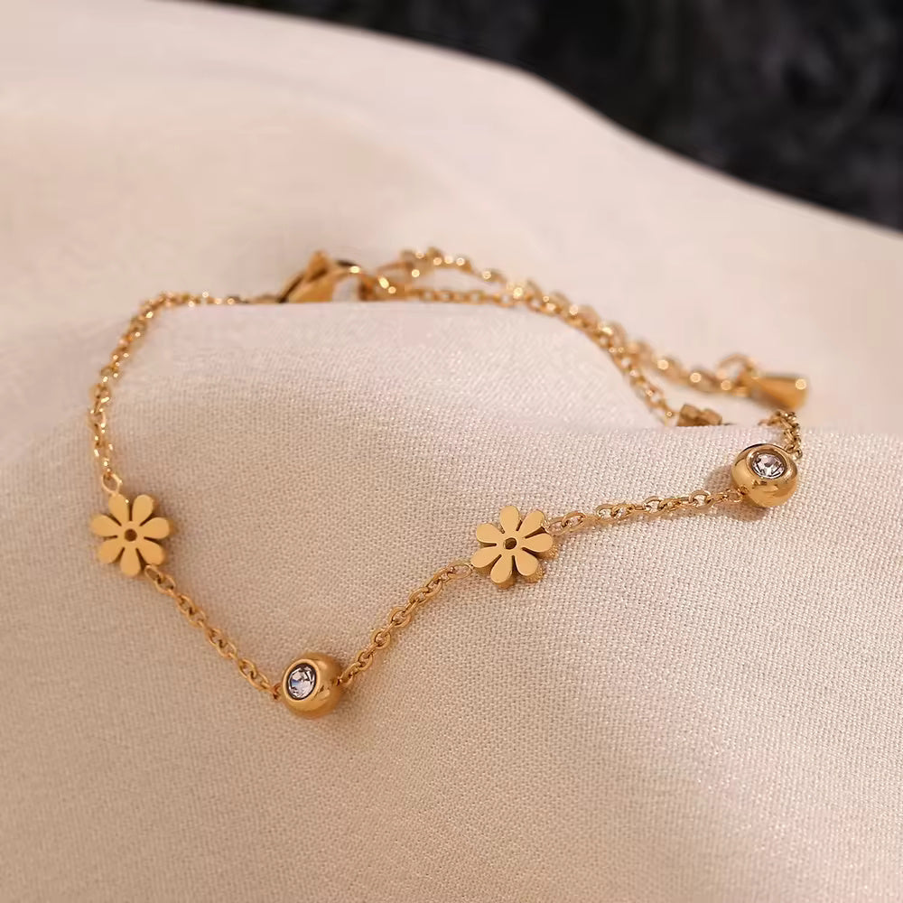 18KT Gold Plated Dainty Daisy Bracelet - Atulya Jewellers